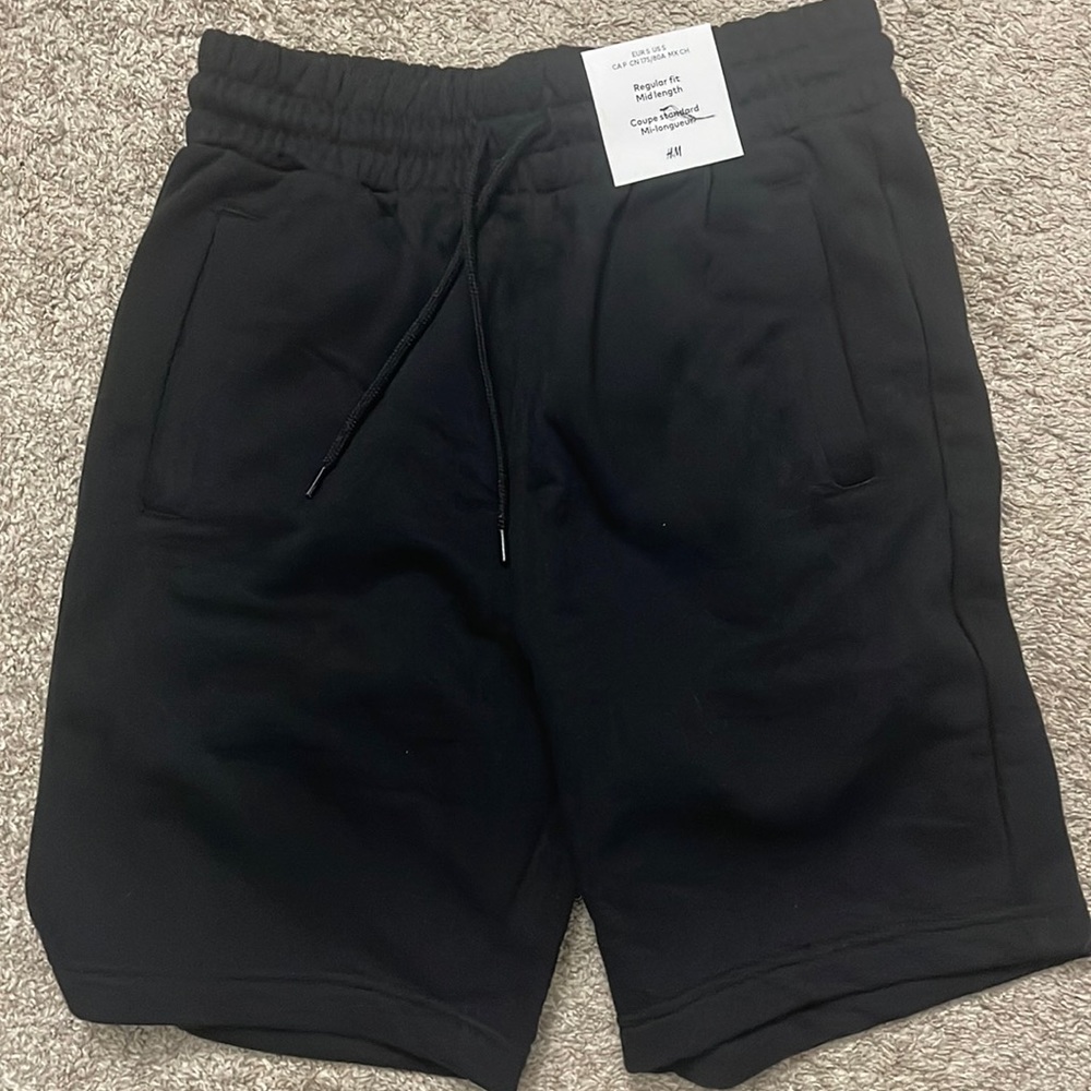 H&M Regular Fit, Mid Length Black Shorts